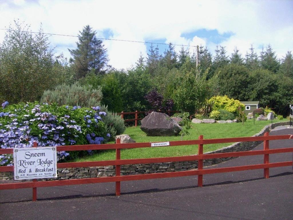 Sneem River Lodge Bed & Breakfast エクステリア 写真