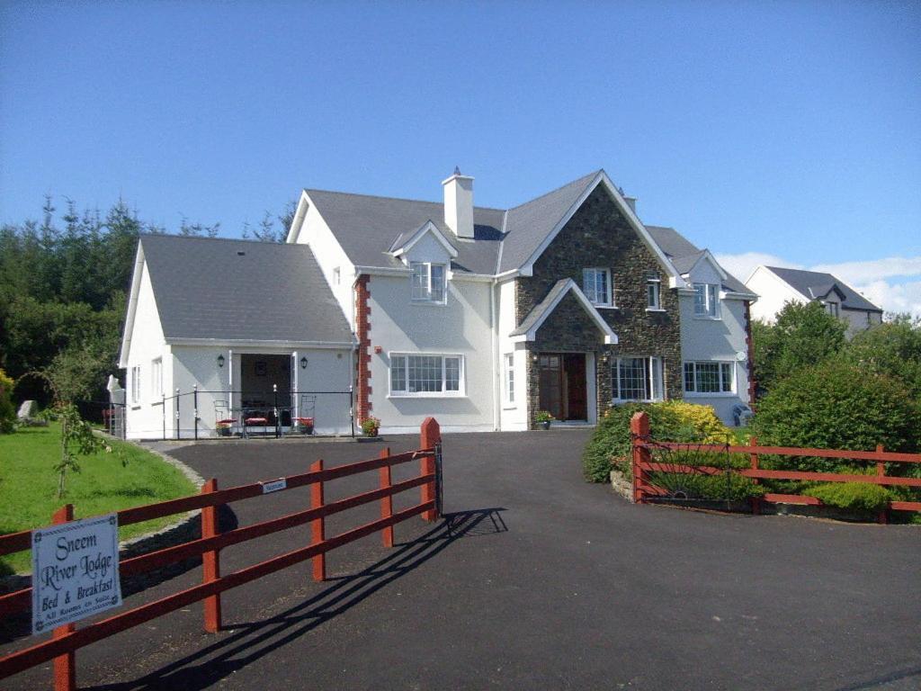 Sneem River Lodge Bed & Breakfast エクステリア 写真