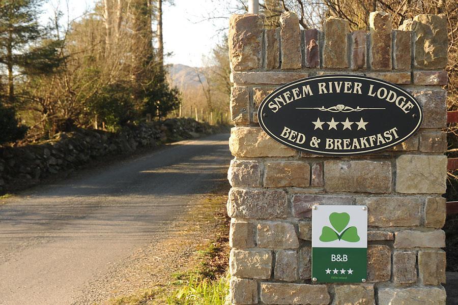 Sneem River Lodge Bed & Breakfast エクステリア 写真